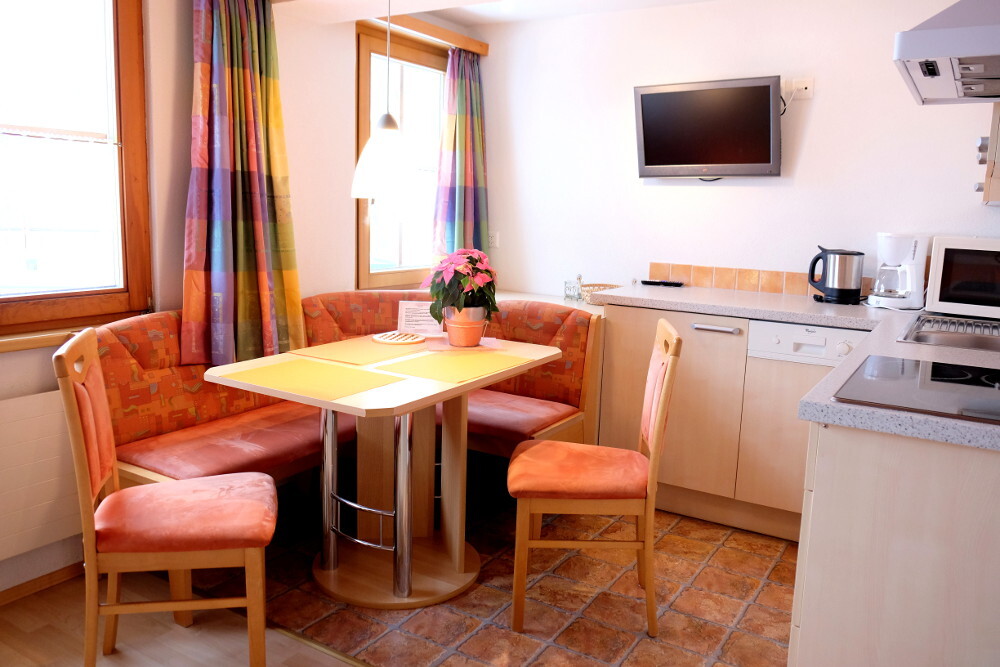 Room Picure Bottom